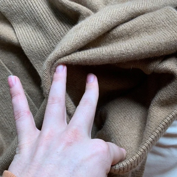 Club Monaco Cashmere Over-Sweater - Picture 10 of 10